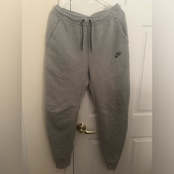 Nike grey men’s size L sweatpants - Picture 1 of 1